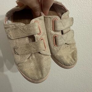Girls TOMS shimmer sneakers 10